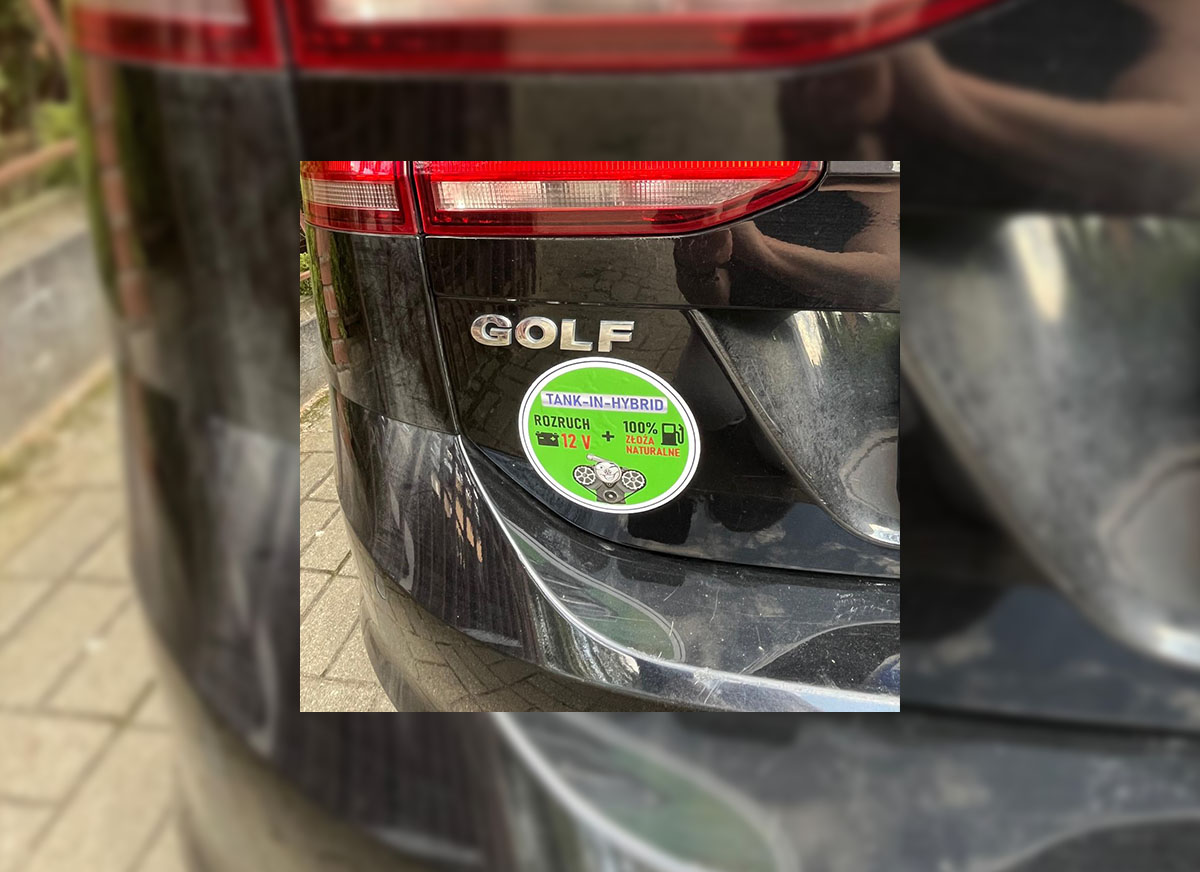 Rotating gallery image 3